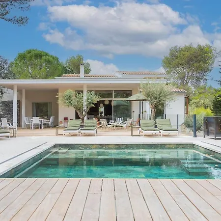 Villa Des Terres With Pool