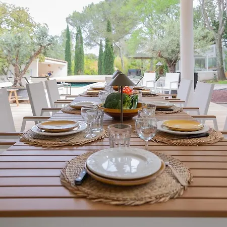 Des Terres With Pool فيلة *