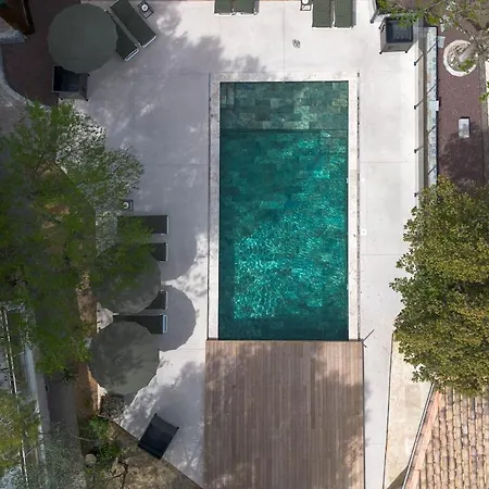 Des Terres With Pool Nîmes