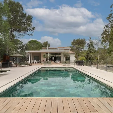 Villa Des Terres With Pool