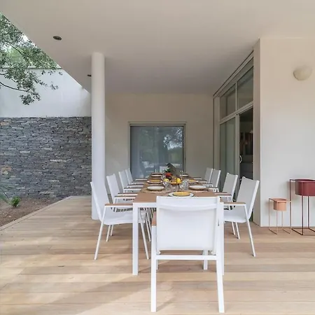 Des Terres With Pool Villa