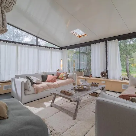 Des Terres With Pool Villa